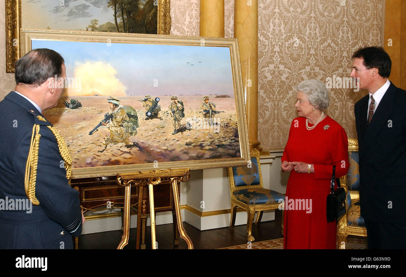 Queen elizabeth ii with sir peter squire l hi-res stock photography and ...