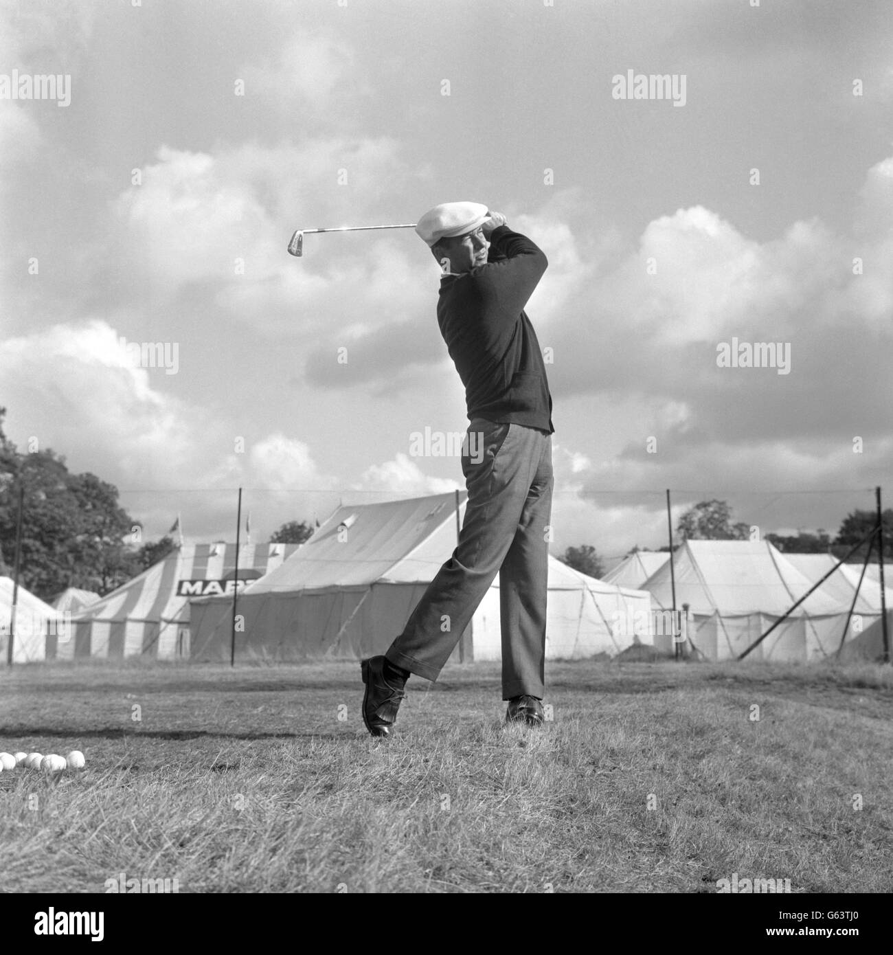 Ken Venturi, a former US Open champion, in practice ahead of representing the United States in the Ryder Cup match against Britain taking place at Royal Birkdale from October 7 to 9 (1965). Venturi will be making his first appearance in the contest. Stock Photo