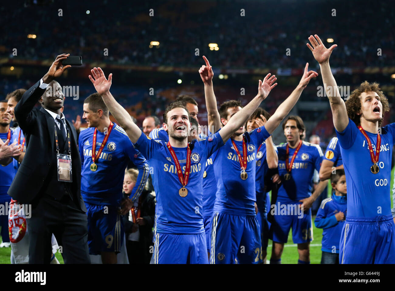 L-R: Chelsea's Demba Ba, Fernando Torres, Juan Mata, Cesar Azpilicueta and David Luiz celebrate at the final whistle Stock Photo