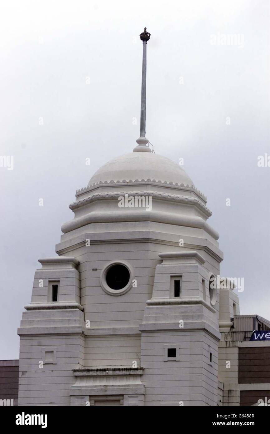 Wembley stadium twin towers hi-res stock photography and images