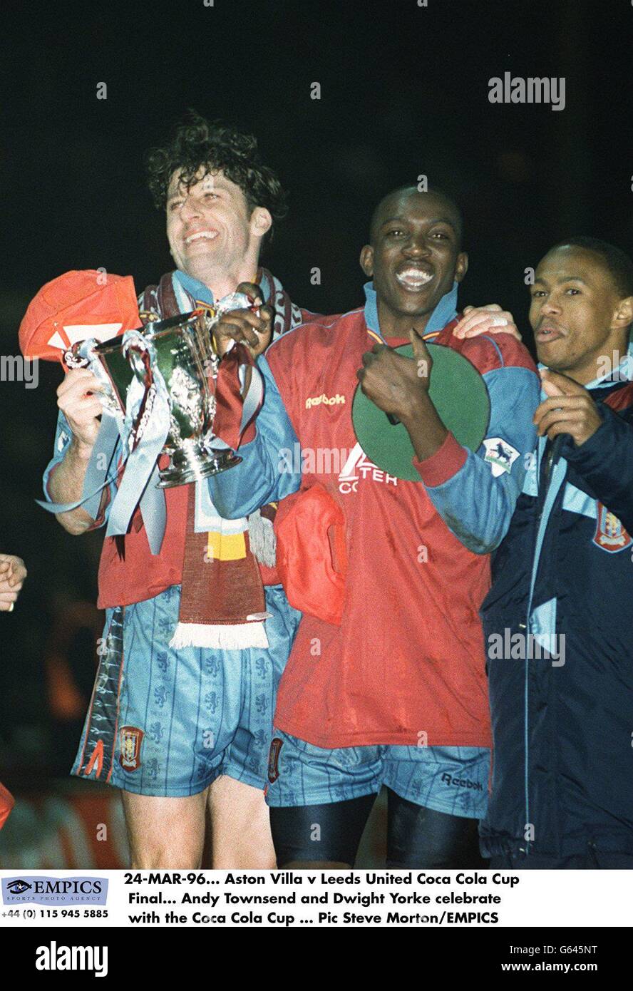 Andy Townsend and Dwight Yorke celebrate with the Coca Cola Cup Stock Photo Alamy