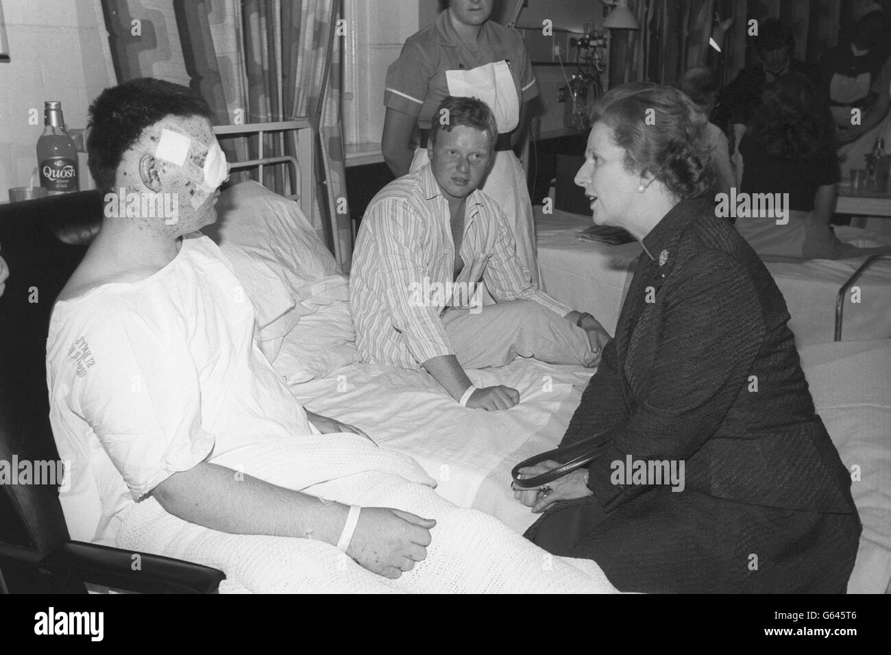 Politics - IRA Hyde Park and Regent's Park Bombings - PM Thatcher talks to bandsmen Ian Lynch and Paul Palmer - London Stock Photo