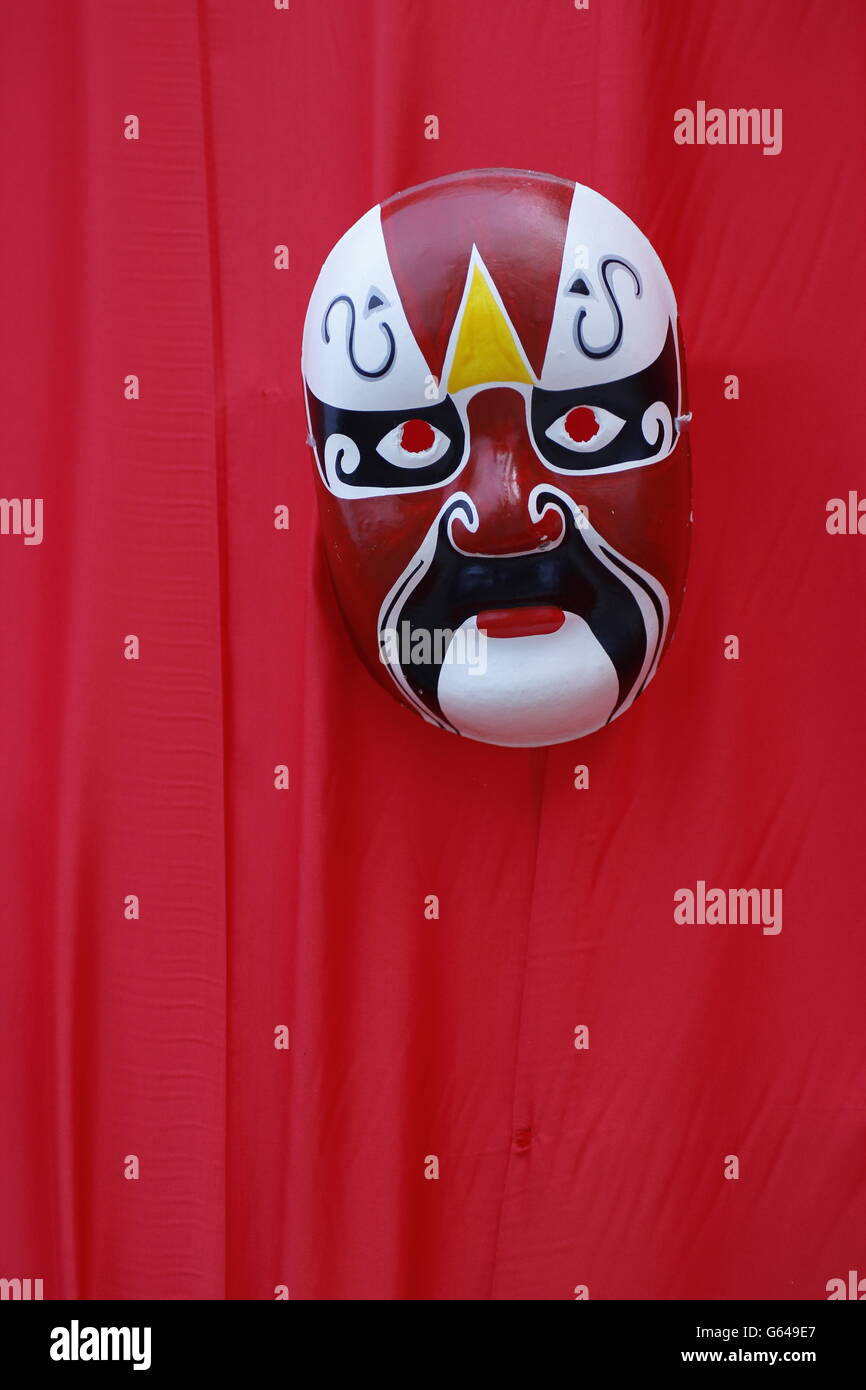 Kabuki Mask High Resolution Stock Photography And Images Alamy kabuki-mask-high-resolution-stock-photography-and-images-alamy