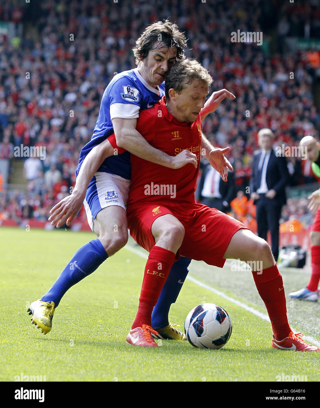 Soccer - Barclays Premier League - Liverpool v Everton - Anfield. Liverpool's Lucas Leiva and Everton's Leighton Baines (left) battle for the ball Stock Photo
