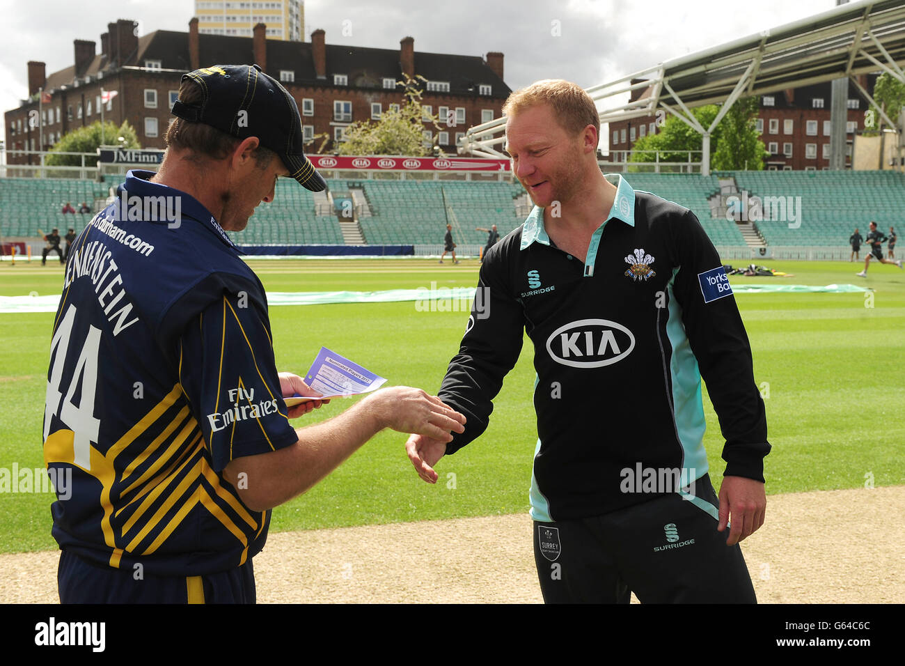 Surrey captain Gareth Batty (right) at the toss with Durham captain Dale Benkenstein Stock Photo