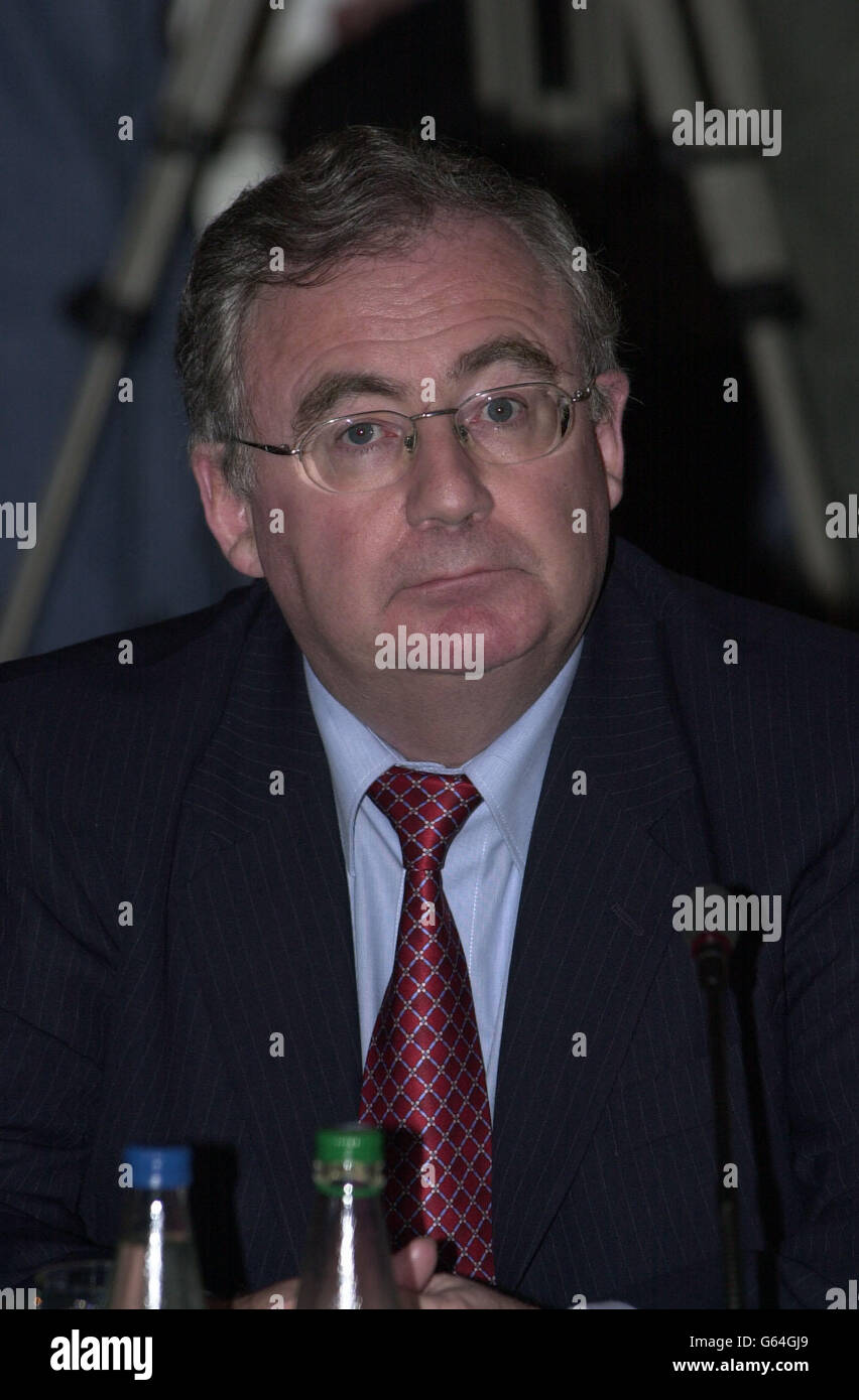 The Irish Labour Party Leader, Pat Rabbitte at The Forum for Peace and Reconciliation, which recovening at Dublin Castle attended by Northern Ireland and Republic of Ireland political leaders, * ..including Mark Durkan, of the SDLP, and Gerry Adams of Sinn Fein and Irish Prime Minister Bertie Ahern. Stock Photo