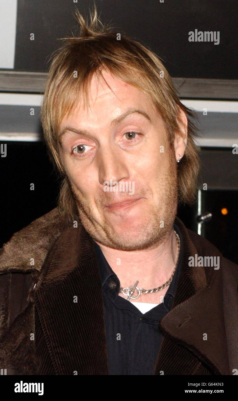 Welsh actor Rhys Ifans arriving at the Odeon Leicester Square, London, for the UK premiere of Lord of the Rings: The Two Towers. Stock Photo