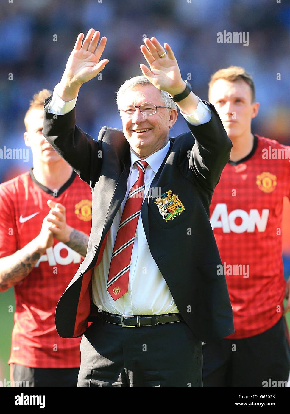 Soccer - Barclays Premier League - West Bromwich Albion v Manchester United - The Hawthorns. Manchester United manager Sir Alex Ferguson acknowledges the fans after his final game in charge of the club Stock Photo
