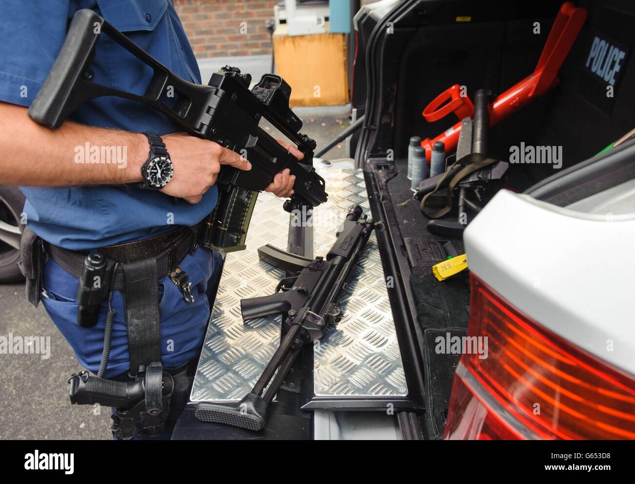 A Metropolitan Police firearms officer is seen holding a Heckler and Koch G36 rifle at the base of the Metropolitan Police specialist firearms unit SC&O19, in central London. Stock Photo
