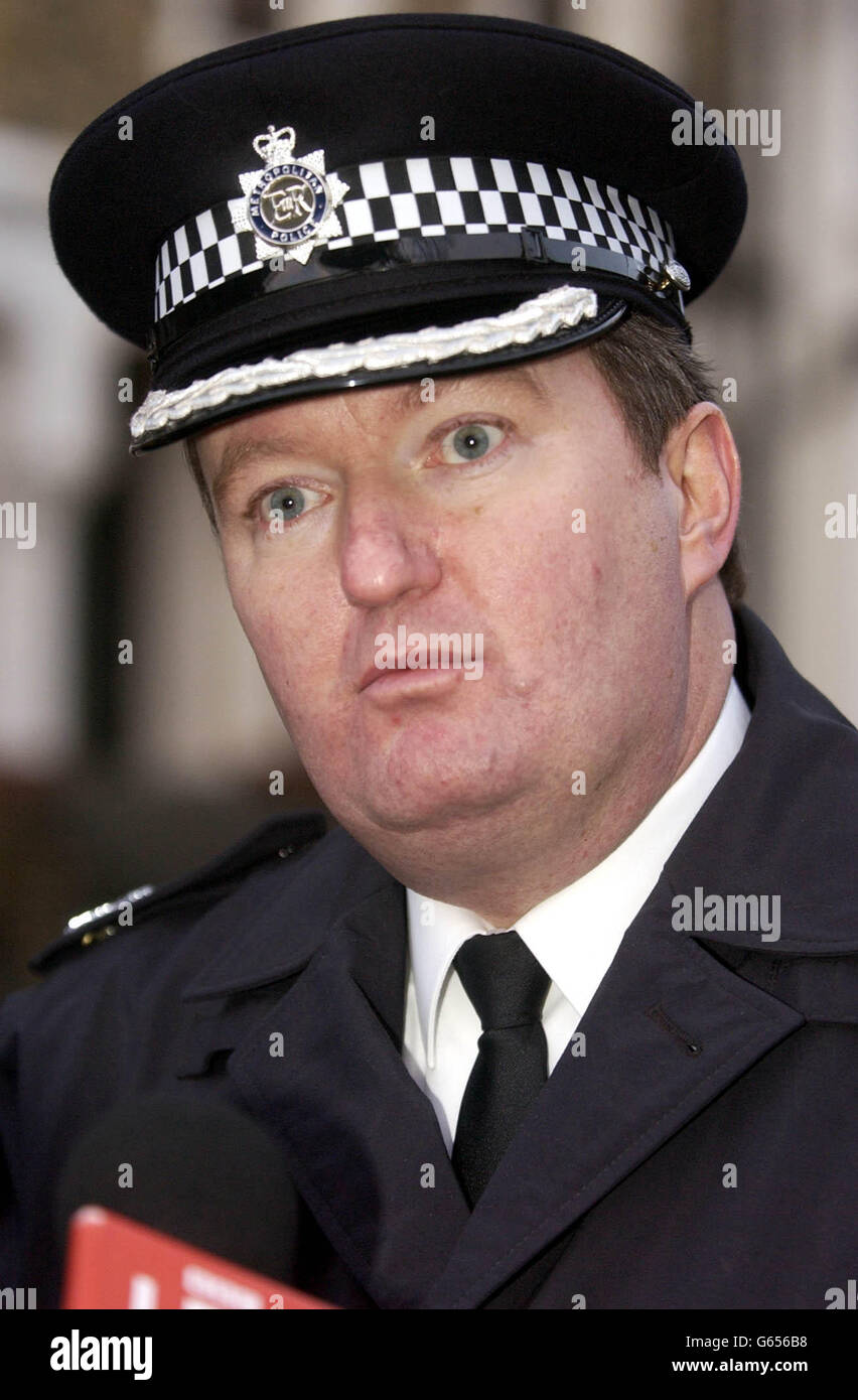 Commander Bob Quick speaks to the press in Hackney, East London. Commander Quick, said the 32-year-old man, believed to be Eli Hall, had re-established contact with negotiators after the dramatic escape of his hostage. *..Mr Quick said: At roughly 2pm we had about half-an-hour's conversation with him. At that time it was quite positive. We certainly have not yet persuaded him to give up but the dialogue was mildly encouraging - no more than that. Stock Photo