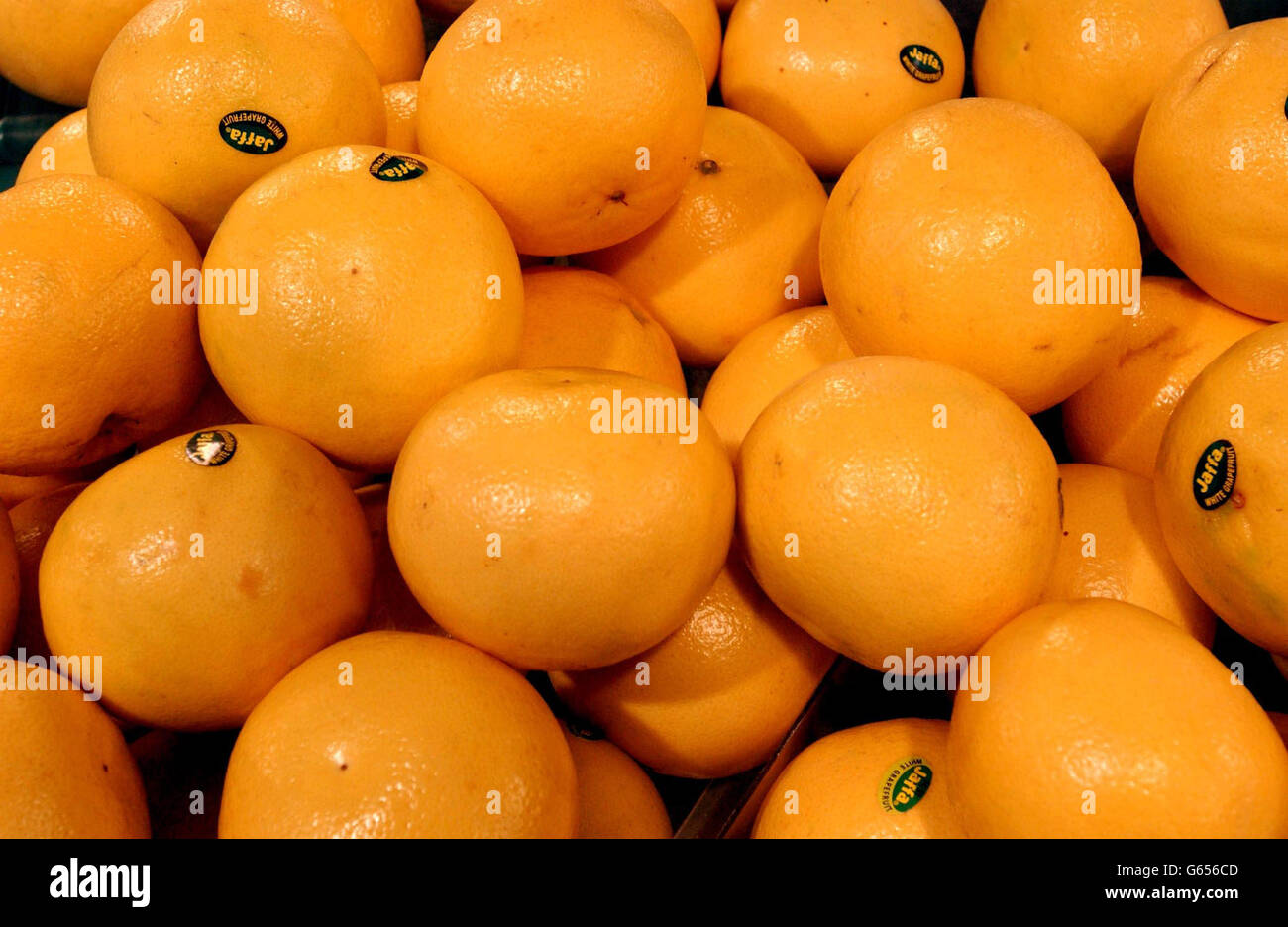 Grapefruit on display in a supermarket Stock Photo Alamy