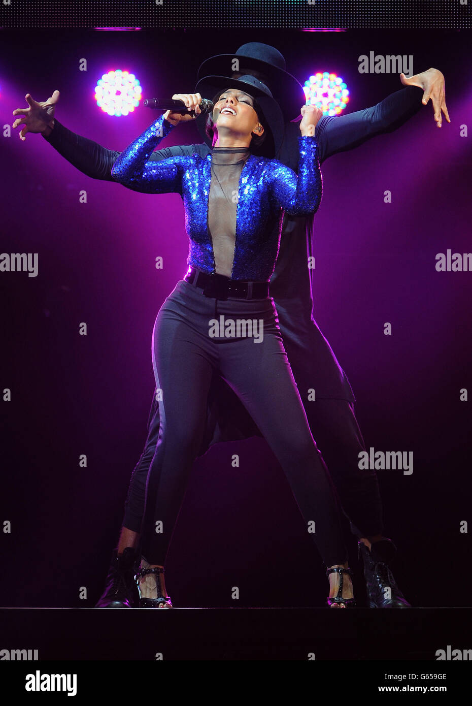 Alicia Keys performs on stage at the NIA, Birmingham Stock Photo Alamy