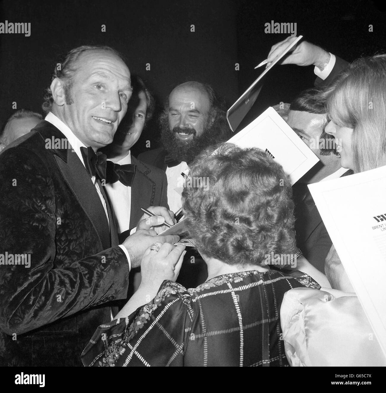 Film - Boxer Henry Cooper attends premiere of Muhammad Ali film 'The Greatest' - Empire Theatre - London Stock Photo