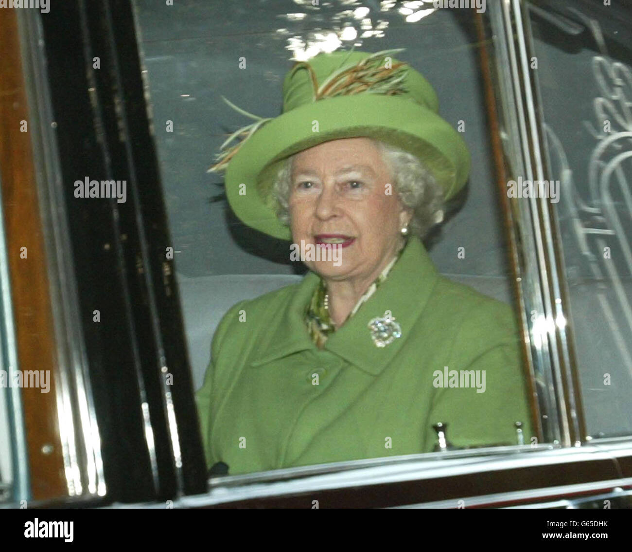 Elizabeth Hurley steps out with medical boot following ankle injury in the  Caribbean - Daily Mail Online