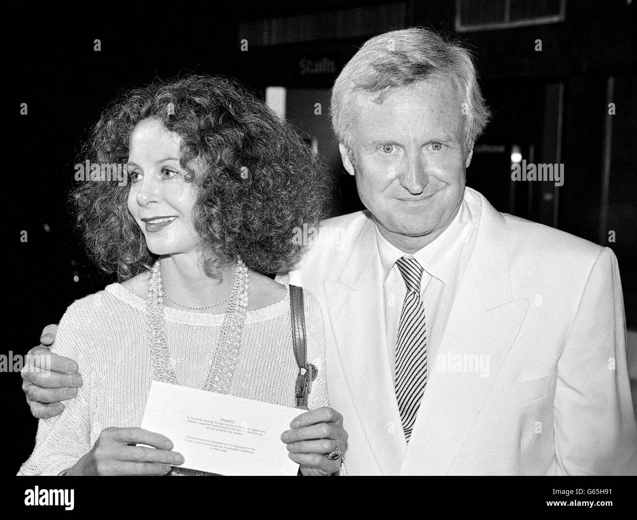 Star of Hope and Glory, Sarah Miles, with the film's producer/author John Boorman, at the Odeon, Leicester Square, London for the premiere. Stock Photo