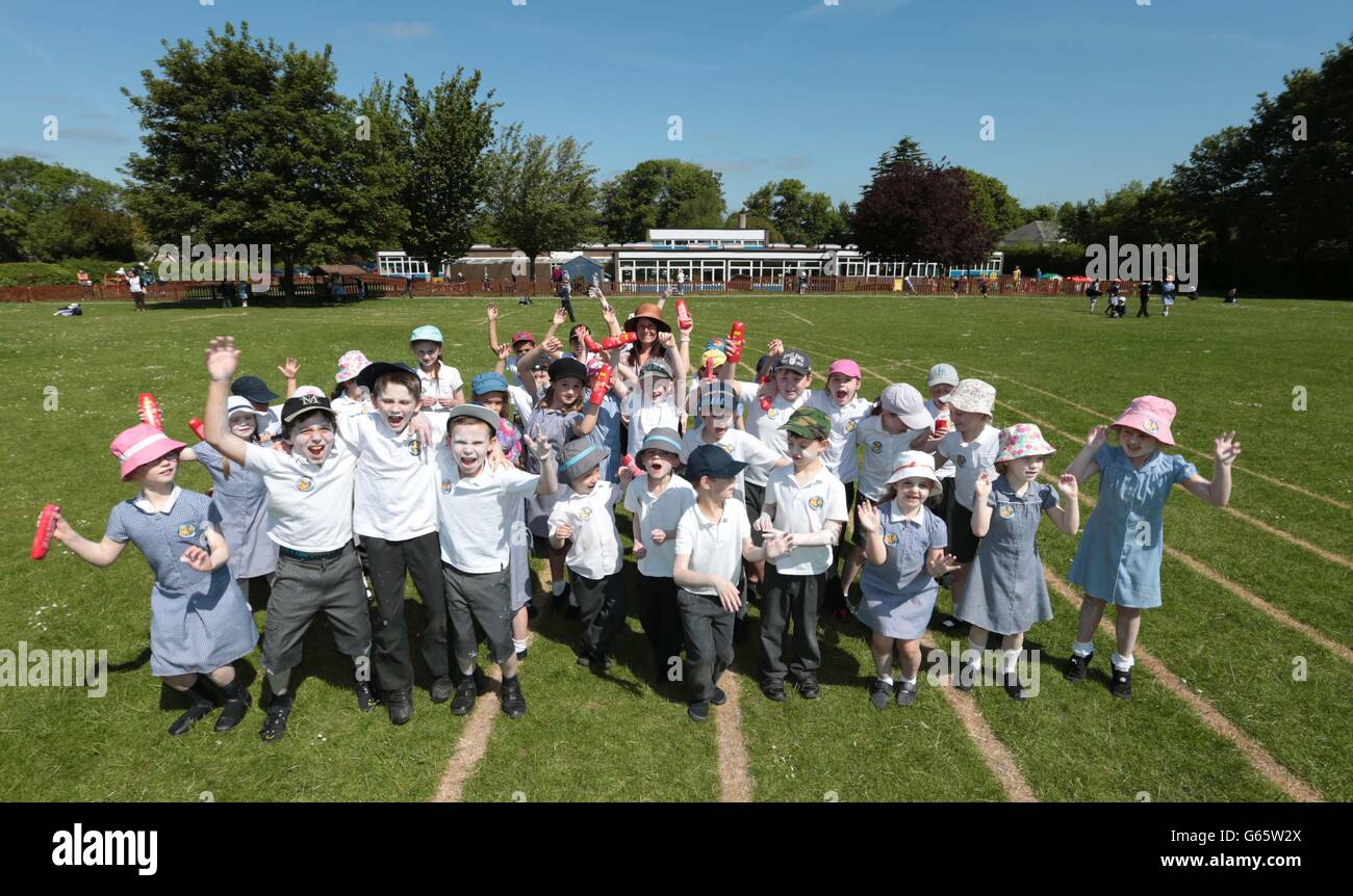 Children wear Sun lotion in Sun safe Schools Campaign Stock Photo - Alamy