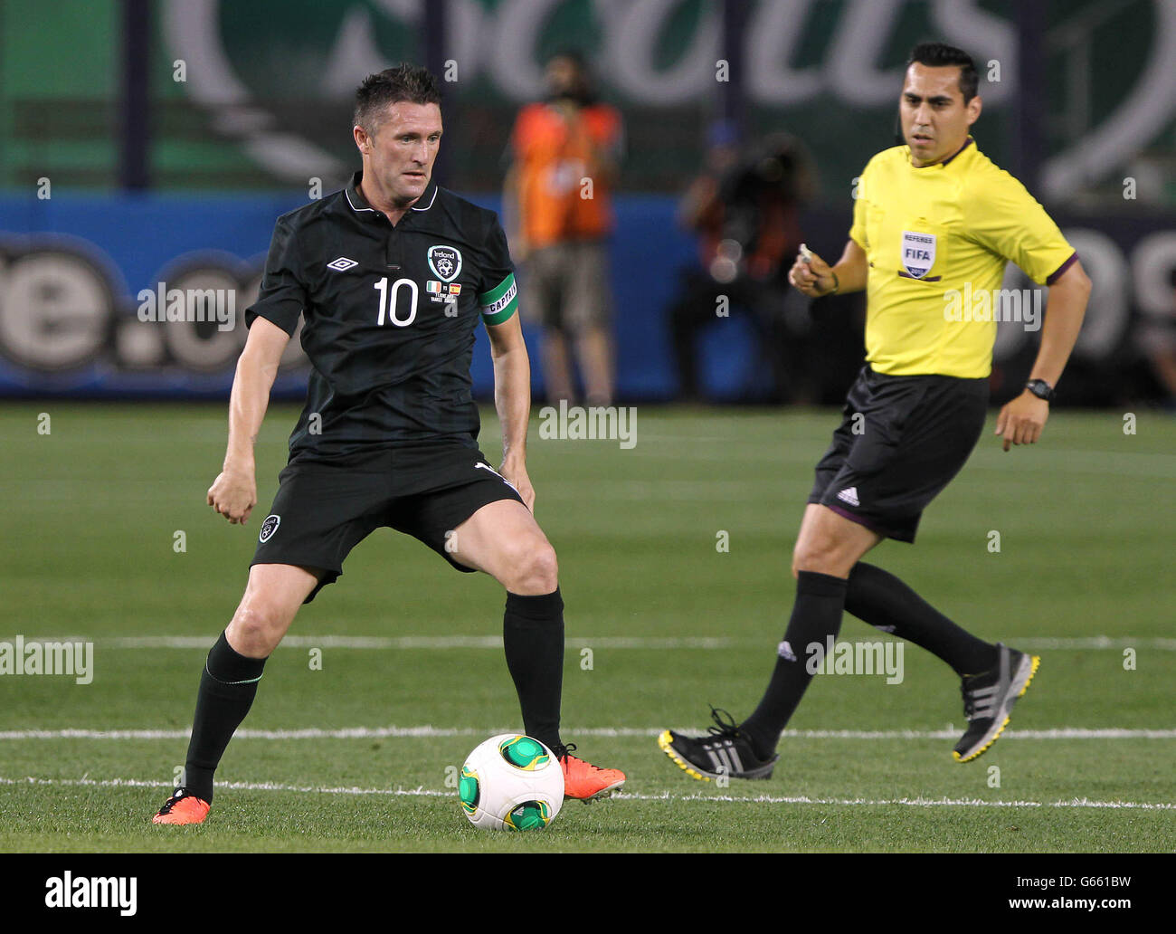 Soccer - International Friendly - Spain v Republic of Ireland - Yankee Stadium. Ireland's Robbie Keane controls the ball during the International Friendly at Yankee Stadium, New York, USA. Stock Photo