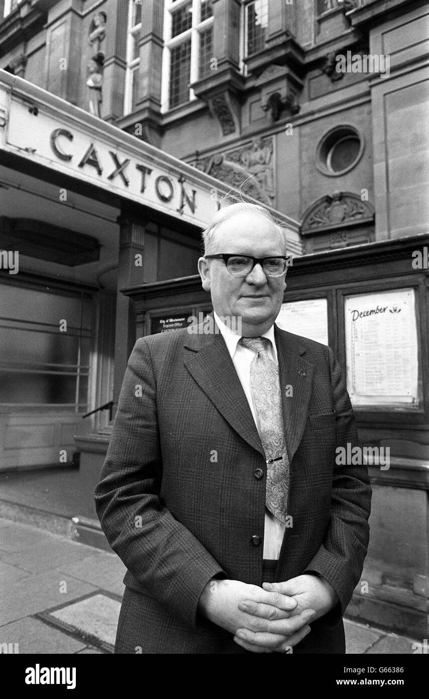Superintendent Registrar Mr Donald Boreham outside Caxton Hall on it's last day as a register office. Stock Photo