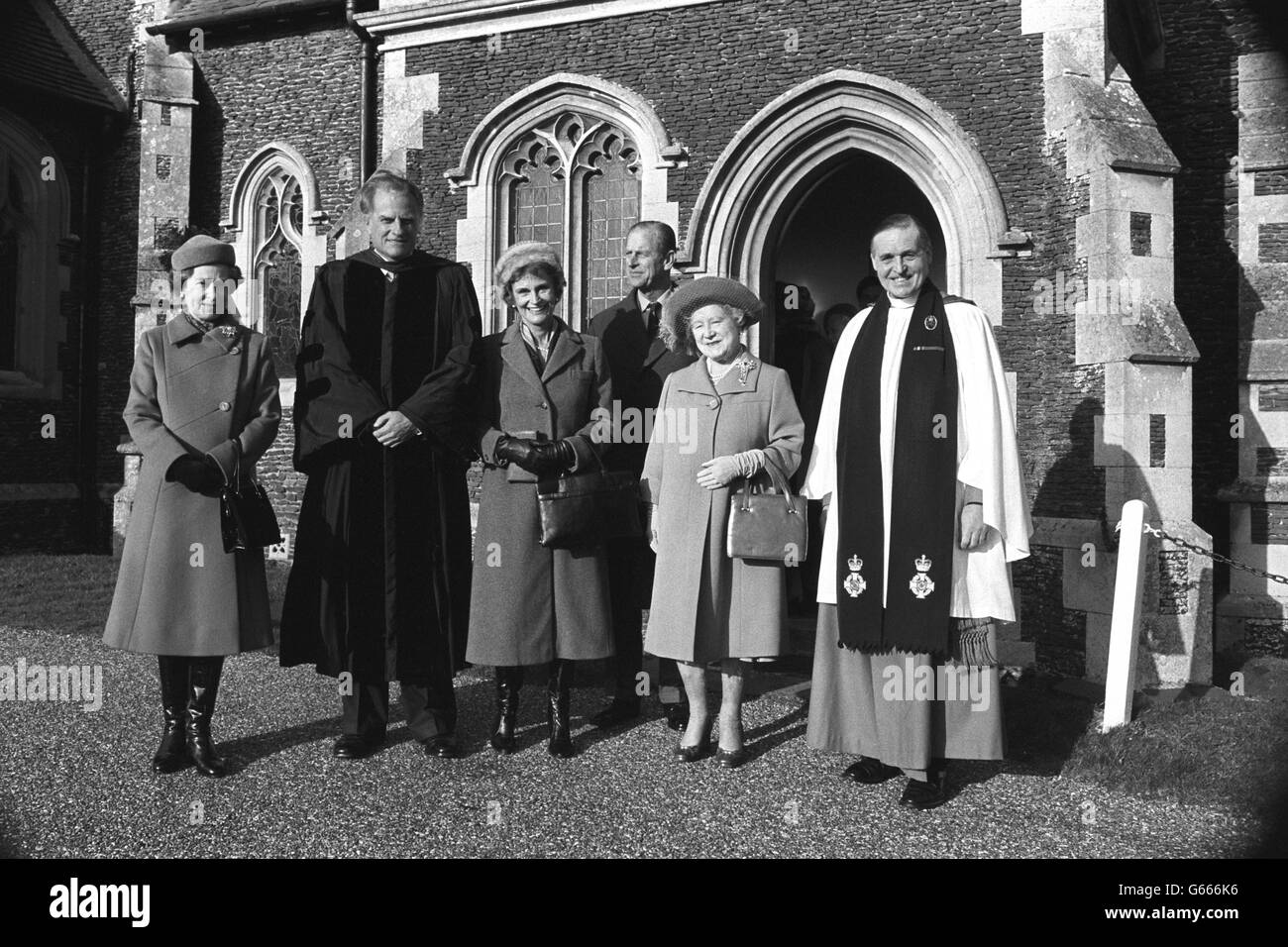 American evangelist Billy Graham (second left) with his wife Ruth and the Queen, Prince Philip and the Queen Mother, when he preached at Sandringham Parish Church. The Rector of Sandringham, Rev Gerry Murphy is on the right. Stock Photo