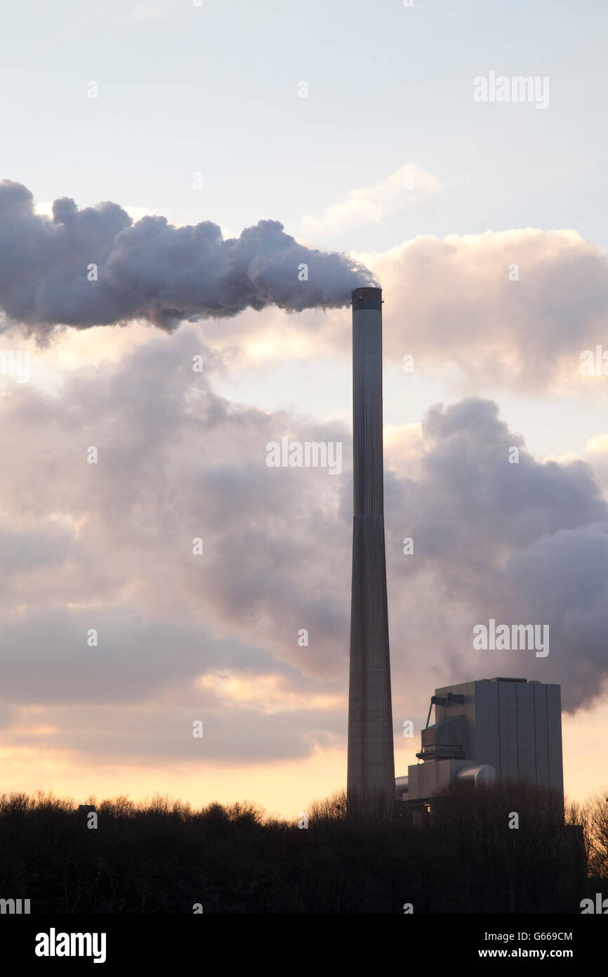 Smoking chimney, coal-fired power station, RWE Power AG and STEAG, Heil, Bergkamen, Unna district, Ruhr Area Stock Photo
