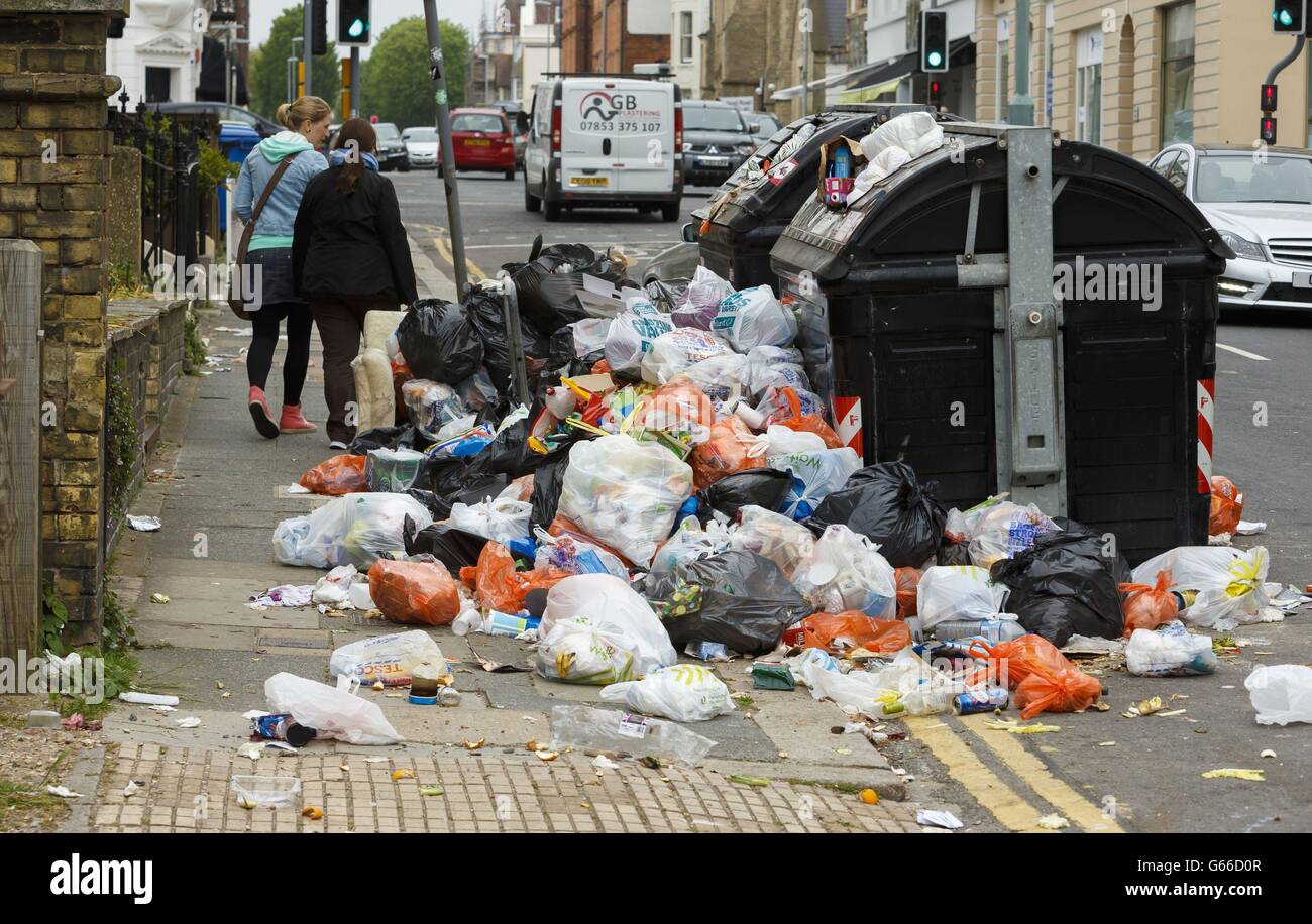 Refuse collectors on strike hires stock photography and images Alamy