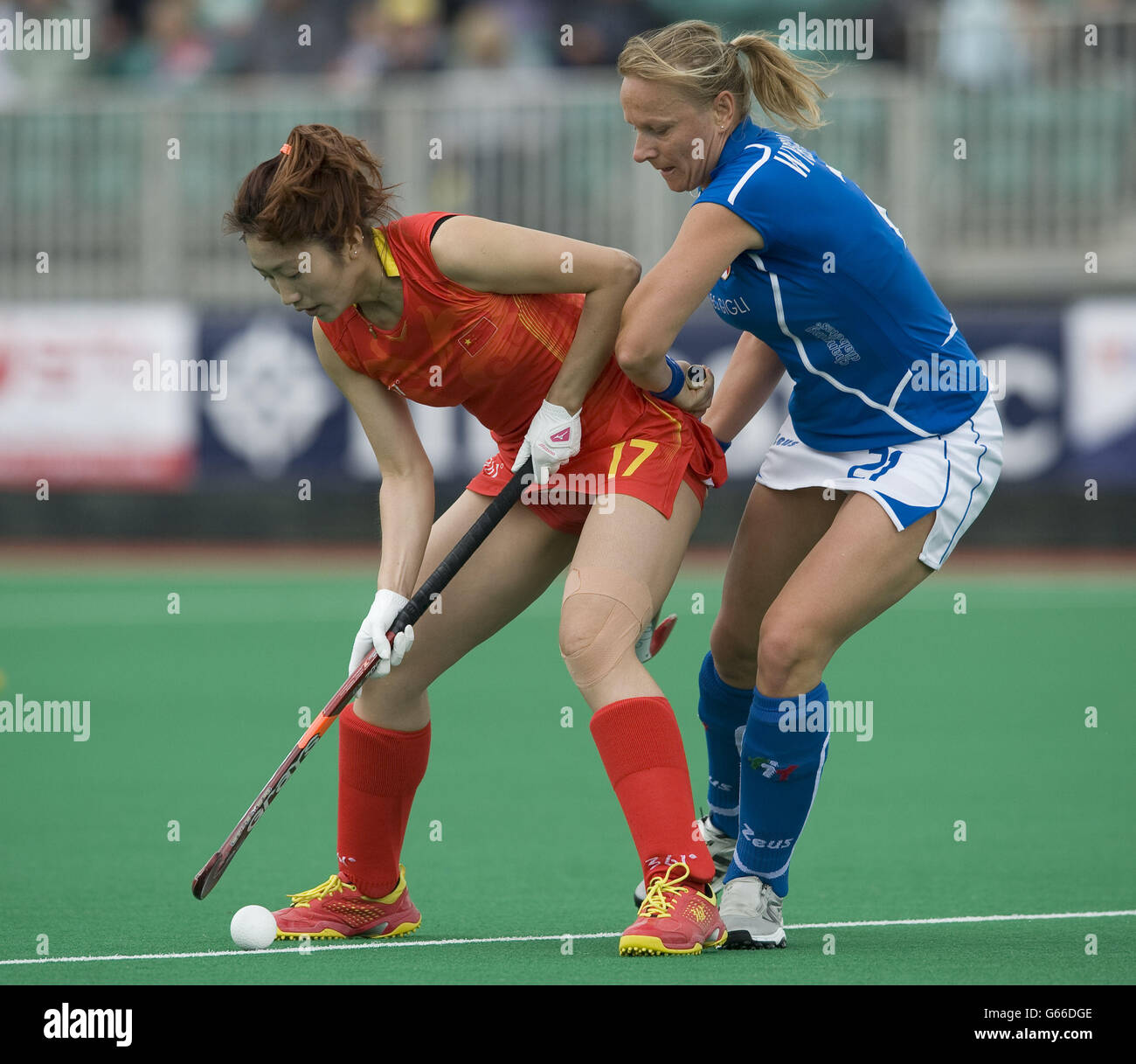 China's Li Hongxia challenges with the Italy's Agata Wybierelska during the opening group game in the Investec World League Semi Final, Chiswick. Stock Photo