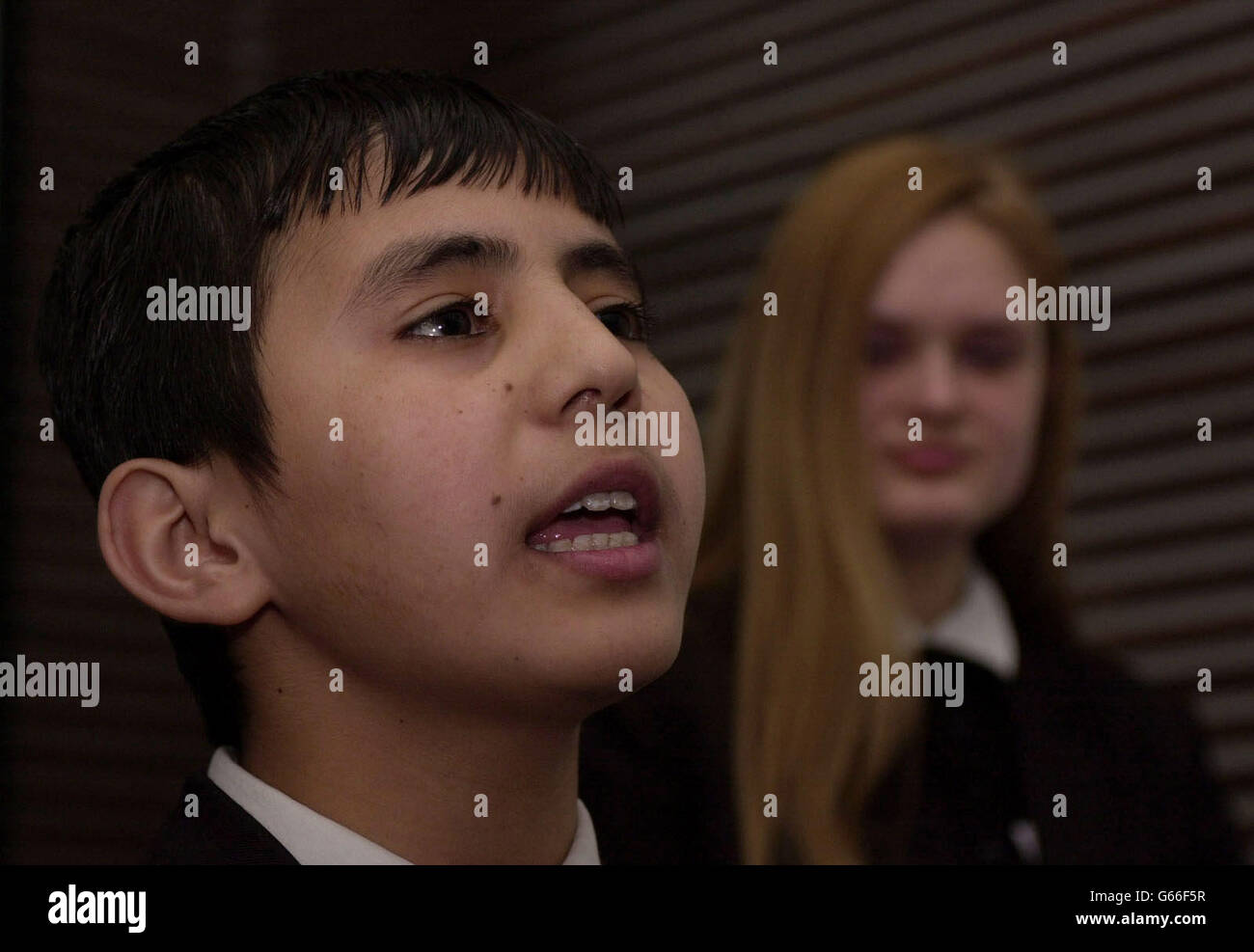 Secondary school pupils doing hi-res stock photography and images - Alamy