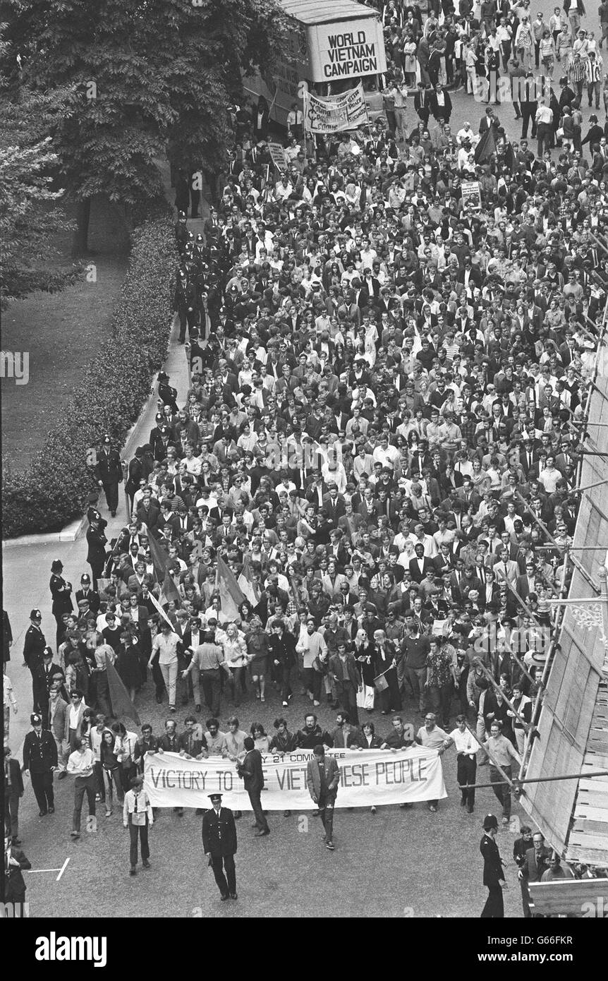 The demonstration against the vietnam war in grosvenor square hi-res ...