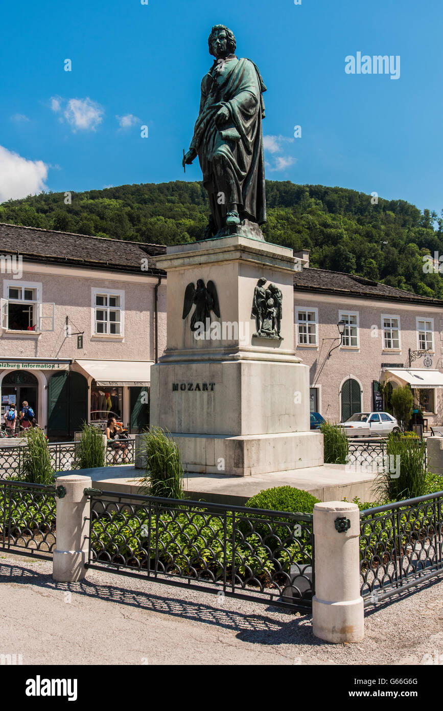 Statue of Wolfgang Amadeus Mozart in Mozartplatz, Salzburg, Austria Stock Photo