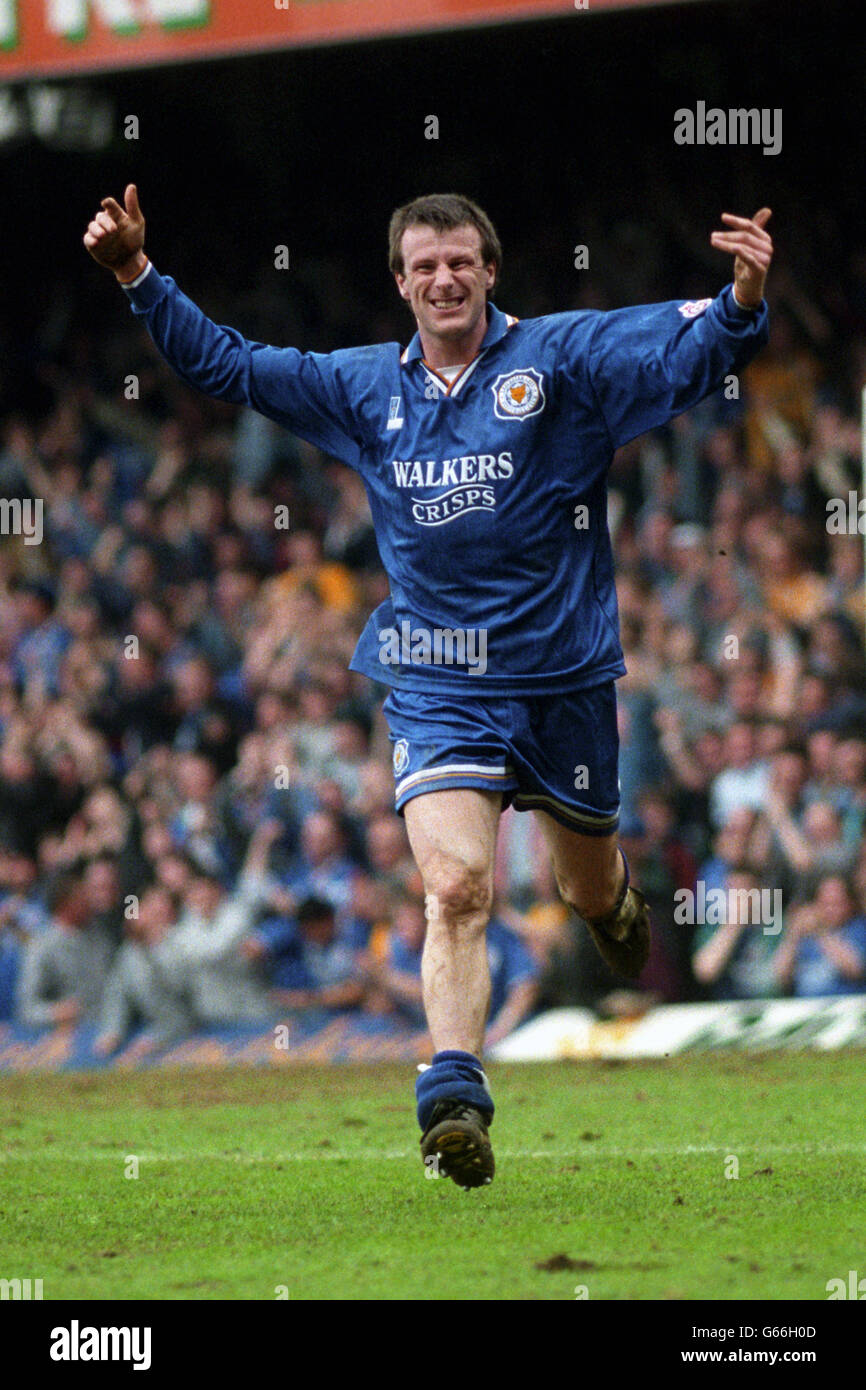 Soccer - Endsleigh League Division One - Leicester City v Huddersfield Town - Filbert Street. Leicester City's Steve Claridge celebrates scoring the second goal Stock Photo