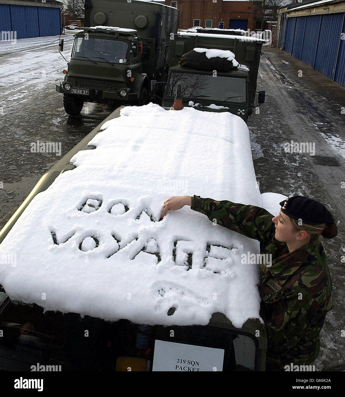 Signaller Becky Greenhalgh, 20, from Birmingham draws a good luck message in the snow, as the vehicles of 2nd Signal Regt prepare to leave Worsley Barracks in York for the journey to Marchwood Port, as part of the UK Military contingency preparations for possible war with Iraq. Stock Photo