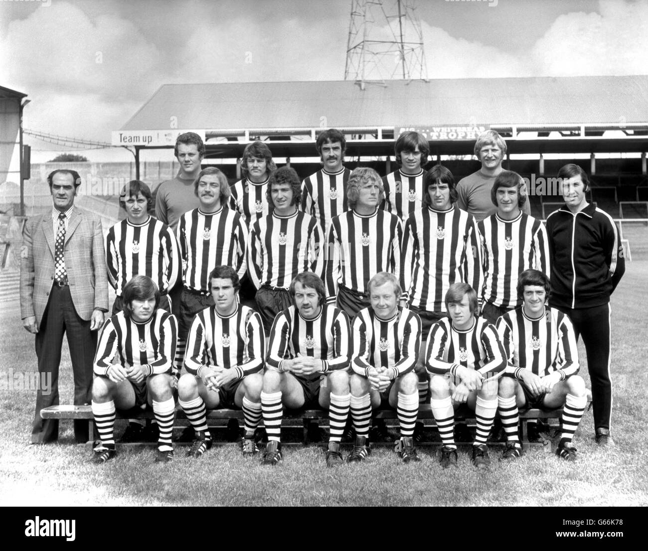 The first team squad of Newcastle United, who meet Liverpool in this year's FA Cup final at Wembley on May 4. (Back row l-r) Martin Burleigh, Stewart Barrowclough, Tommy Gibb, Irving Nattrass and Iam McFaul. (Middle row l-r) Joe Harvey (manager), David Craig, Gordon Hodgson, Tommy Cassidy, Pat Howard, Jimmy Smith, Terry McDermott and Keith Birkinshaw (trainer). (Front row l-r) Malcolm MacDonald, Bobby Moncur, Frank Clark, John Tudor, Tony Green and Terry Hibbitt. Stock Photo