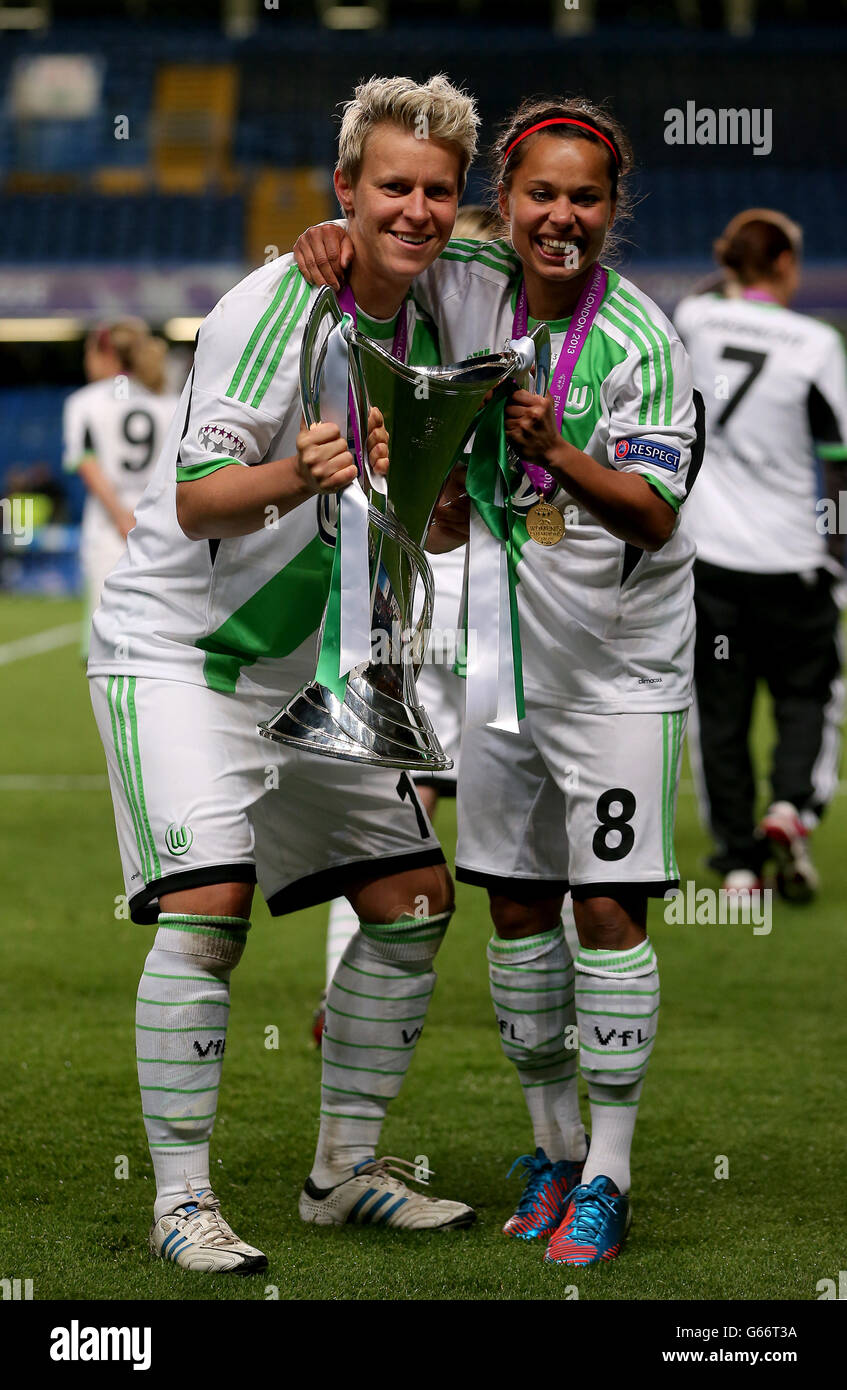 Vfl Wolfsburg's Eve Chandraratne (right) and Ivonne Hartmann (left) celebrate with the trophy Stock Photo