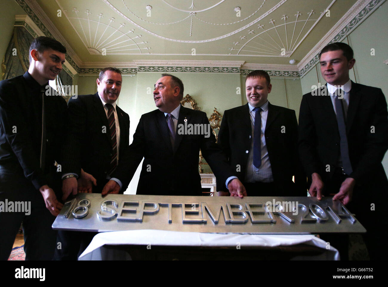 The Scottish First Minister Alex Salmond is presented with a welded referendum date from Steel Engineering at Bute House Edinburgh. Stock Photo