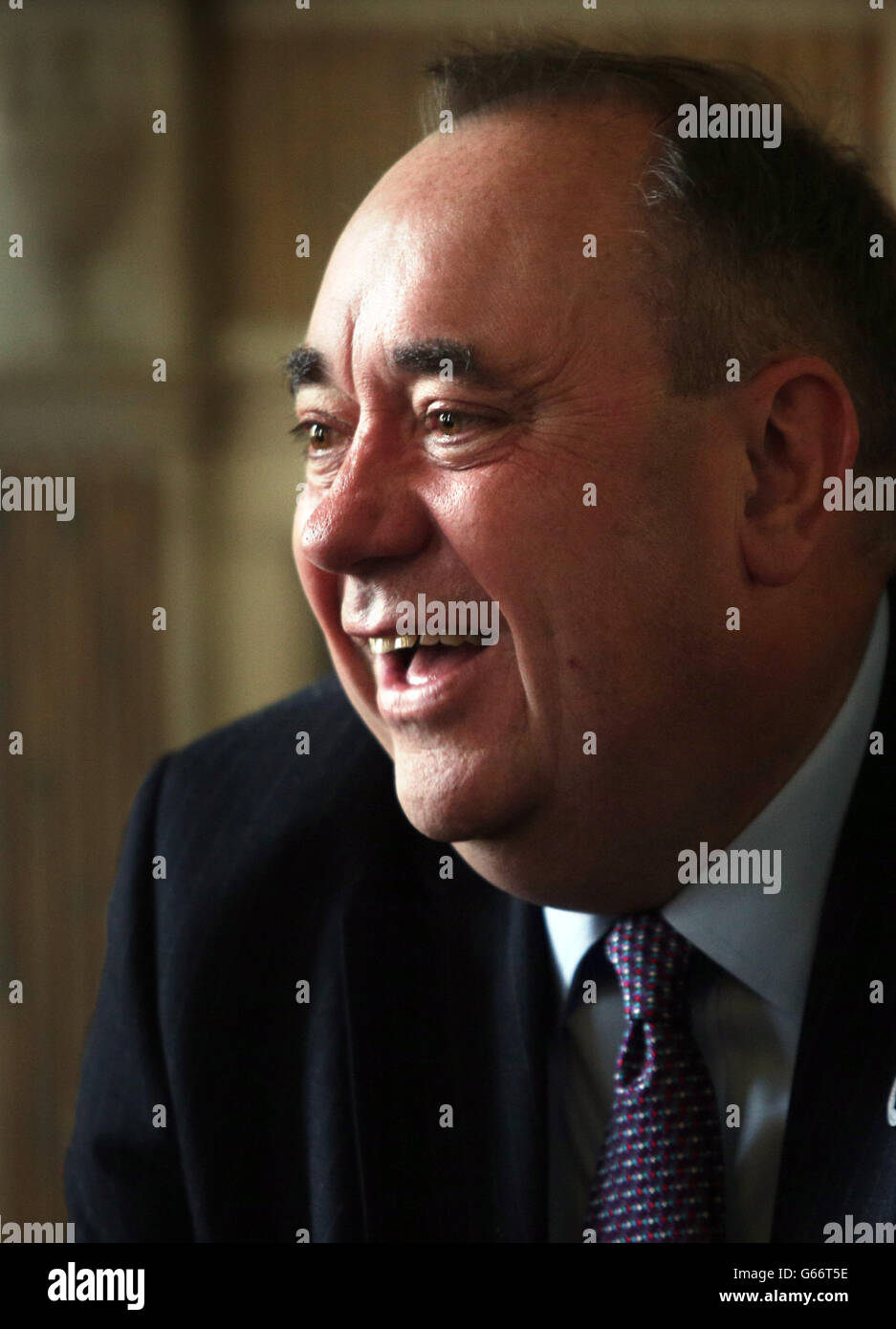 The Scottish First Minister Alex Salmond is presented with a welded referendum date from Steel Engineering at Bute House Edinburgh. Stock Photo