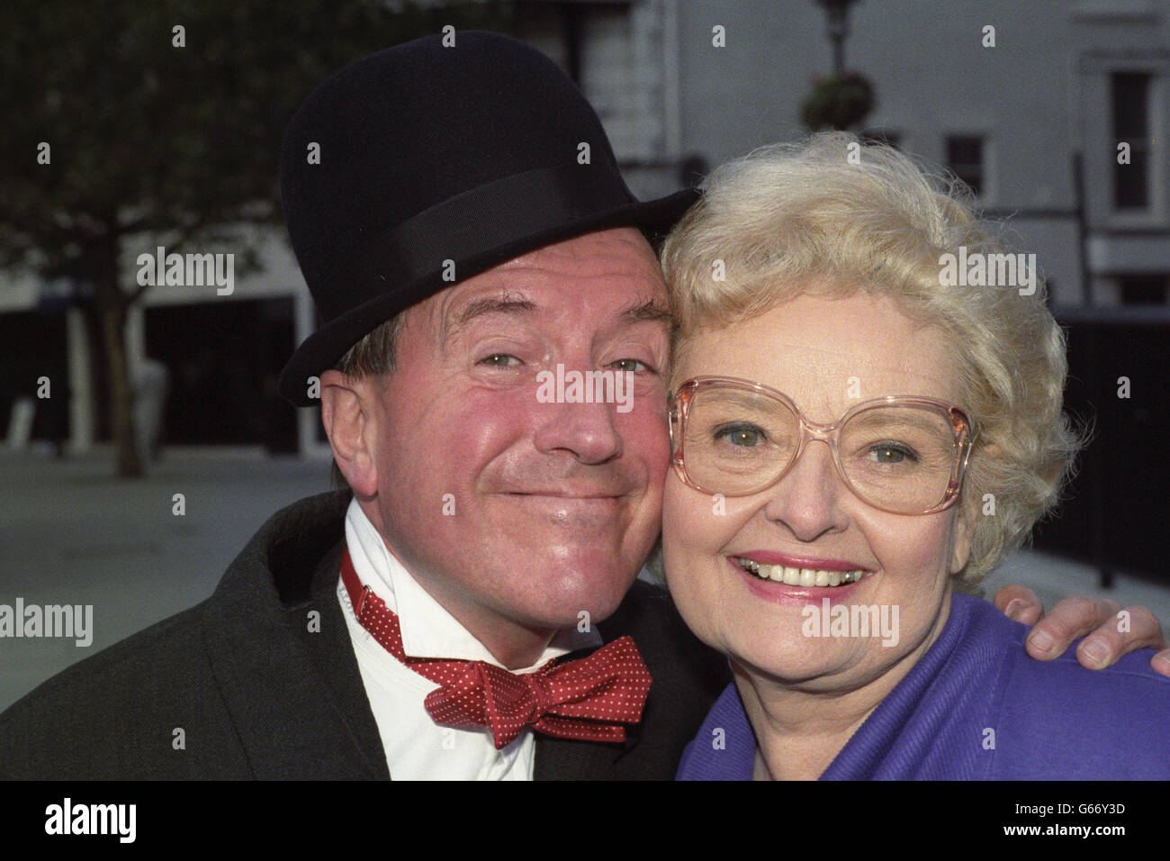 Lois Laurel, daughter of comedian Stan Laurel, poses with entertainer Roy Castle, who is dressed as her famous father. They were promoting the video release of the colourised version of the 1937 Laurel and Hardy classic Way Out West. Stock Photo