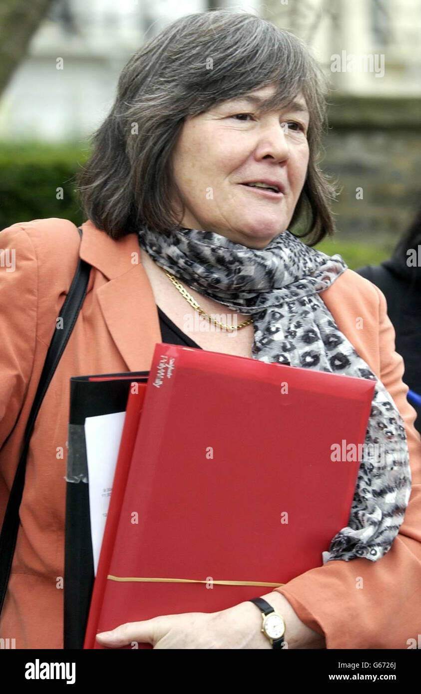 Clare Short Leaves Her Home Stock Photo Alamy