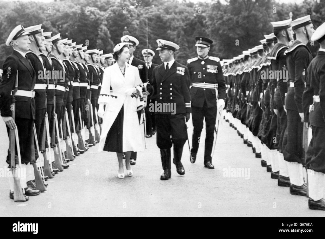 Royalty - Queen Inspects Guard of Honour - Civic Centre, Cardiff Stock Photo