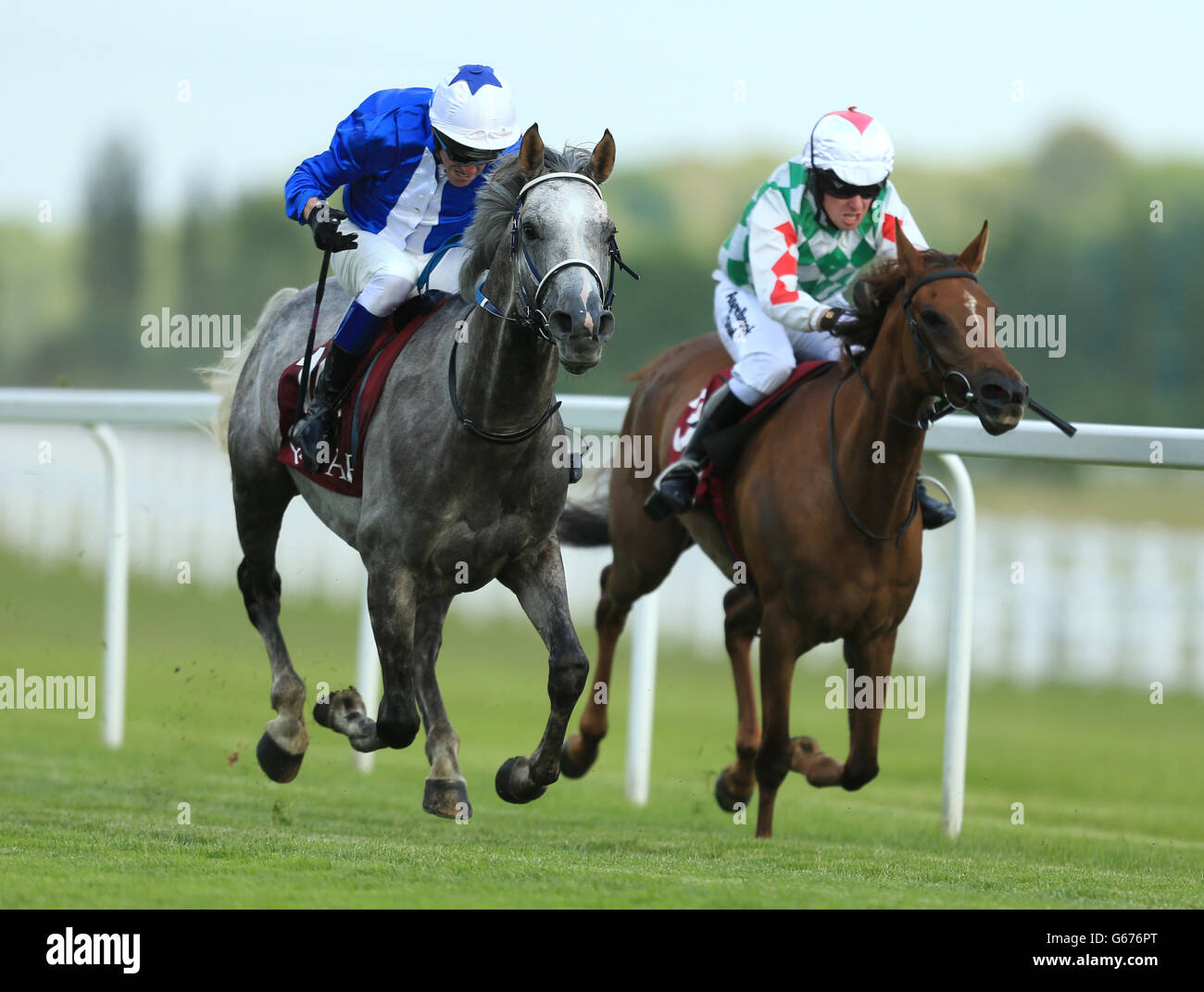 Man of Dreams (left) ridden by D.Turner beats Sophia ridden by M. Stanley to win the Qatar Racing and Equestrian Club Premier Handicap Stakes Stock Photo