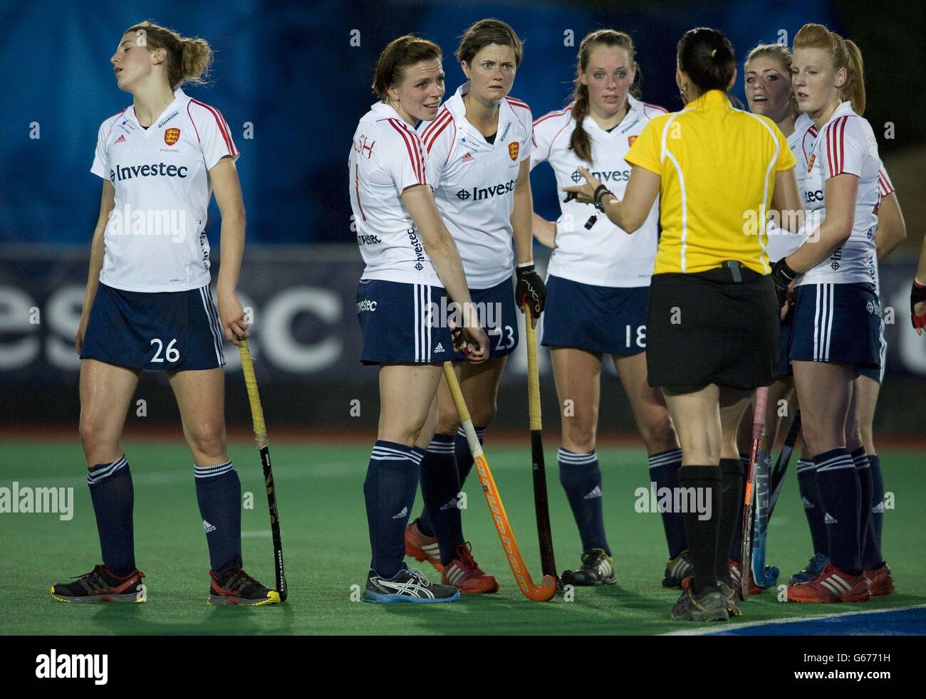 Hockey - Investec World League Semi Finals - England v Spain - Chiswick. England's players react to the umpire's decision to over-turn a penalty corner during the Investec World League Semi Finals, Chiswick. Stock Photo