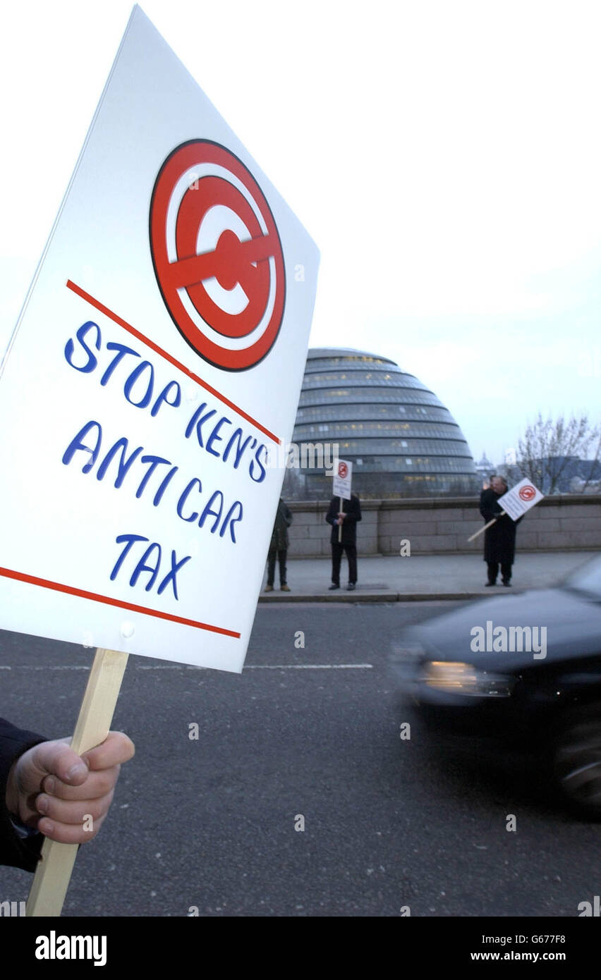 CONGESTION CHARGE DAY 1 Stock Photo Alamy