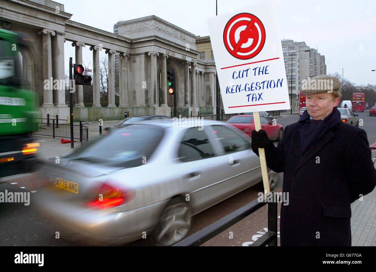 Charles Kingsley Evans in the area on Hyde park corner with a placard against the congestion charge while motorist are on their way into central London. * From today drivers using an eight mile square zone of the capital between 0700 and 1830 Monday to Friday have to pay a 5 charge. Their payments are monitored against digitised images recorded by an array of about 700 cameras in and on the periphery of the zone. There are discounts for drivers living within the zone, and money raised from the scheme will go towards improving public transport. Stock Photo