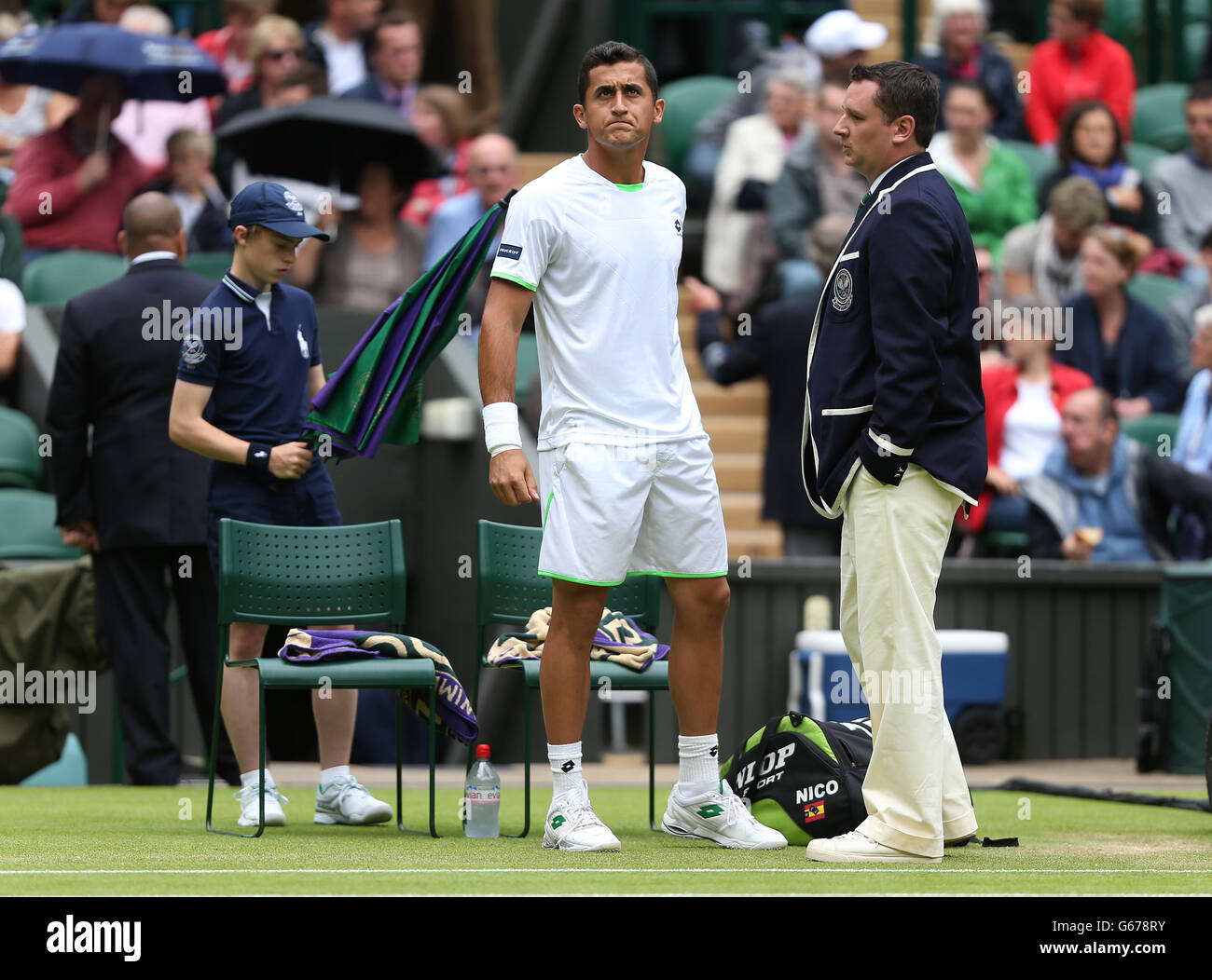 Wimbledon rain umpire hi-res stock photography and images - Alamy
