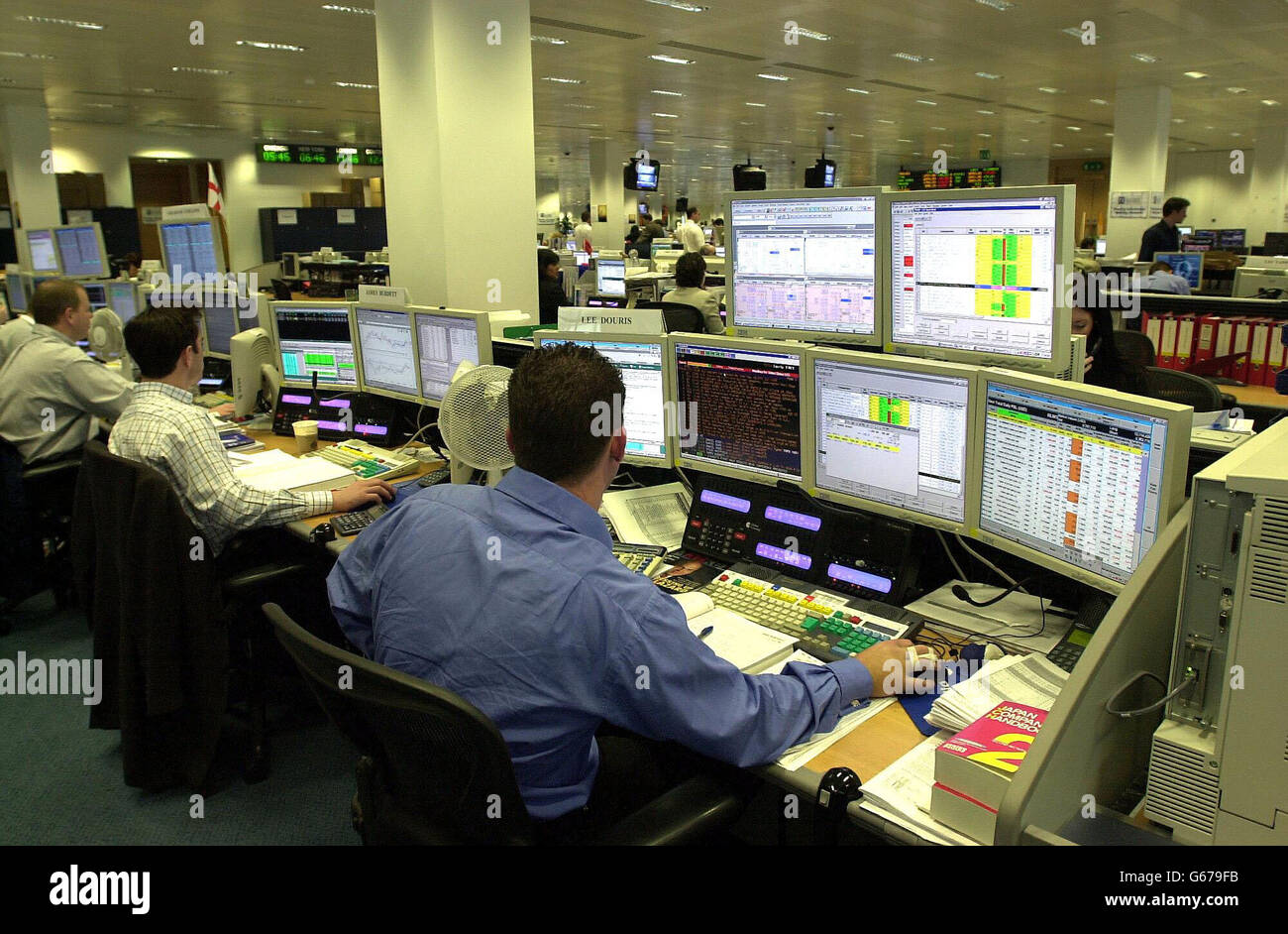 London stock exchange floor hi-res stock photography and images - Alamy