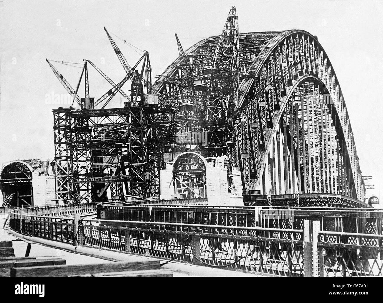 A close-up view of the fine steelwork of the New Sydney Harbour Bridge, Australia, which is the longest single-span bridge in the world, its arch being 1,659 feet long. 1932 Stock Photo