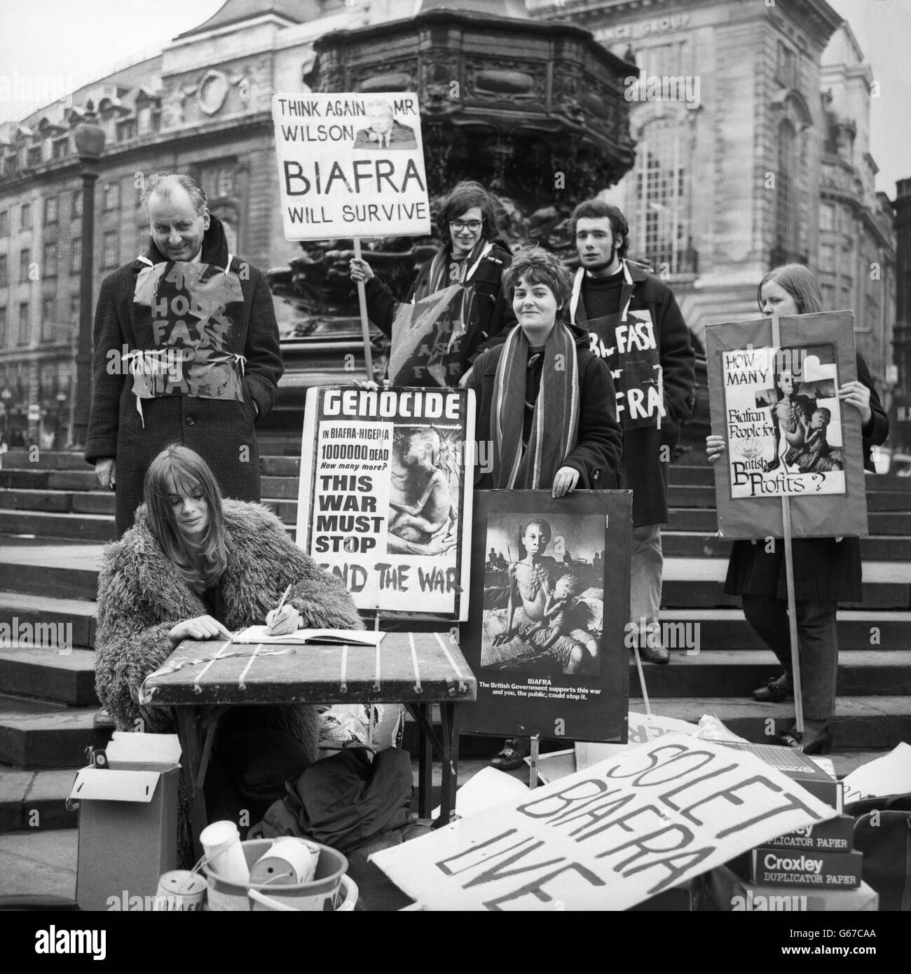 News - Save Biafra Campaign - Model Jean Shrimpton signs a Visitors' Book of Protest - London Stock Photo