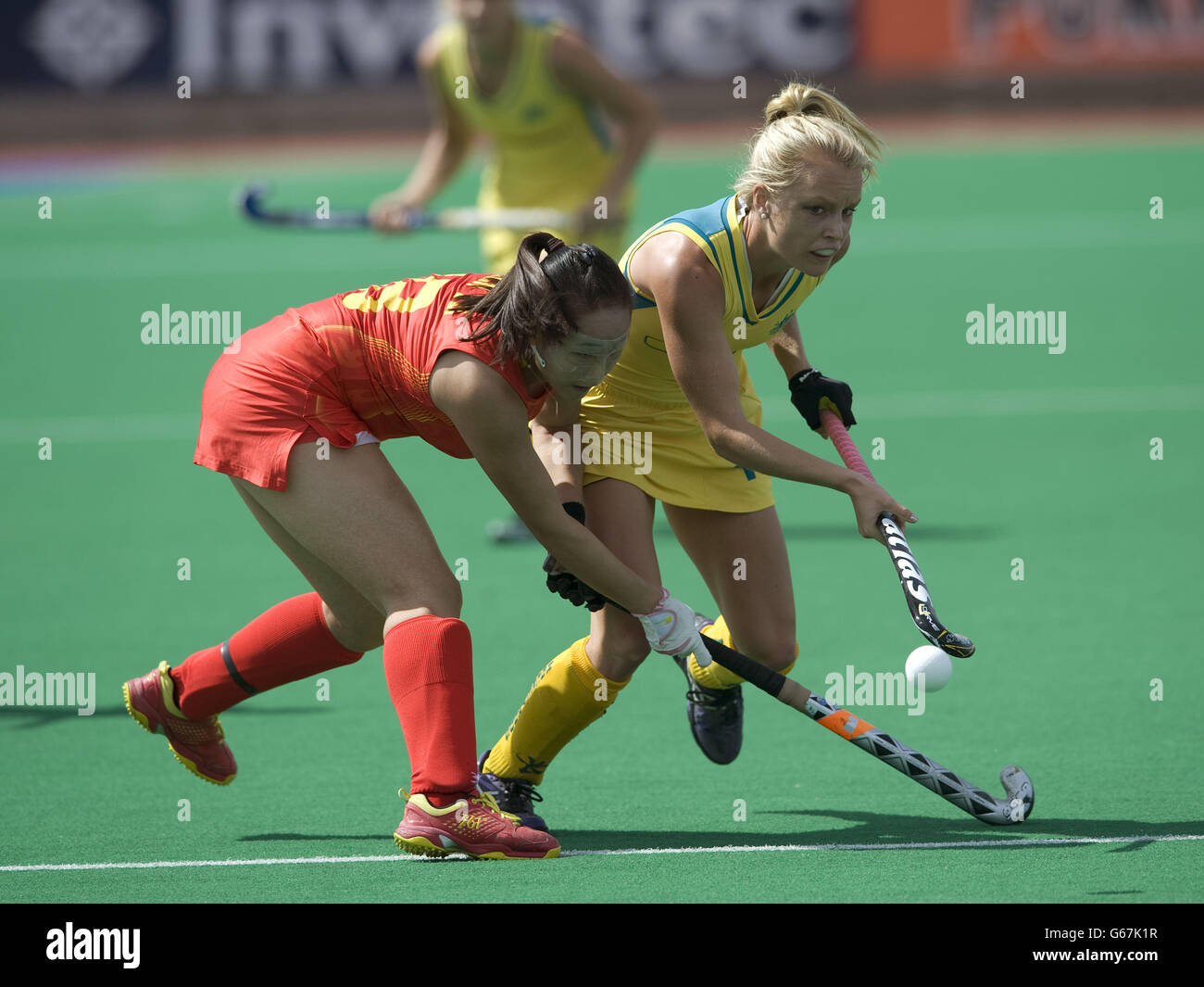 Australia's Jane Caxton challenges China's Ren Ye during the Investec World League Semi Finals, Chiswick. Stock Photo