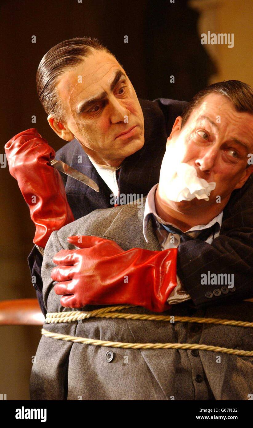 https://c8.alamy.com/comp/G67NB2/actors-michael-richards-left-and-stephen-tompkinson-on-stage-during-G67NB2.jpg