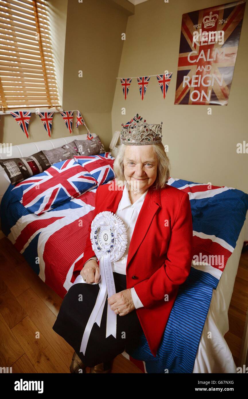 Royal fan flat hi-res stock photography and images - Alamy
