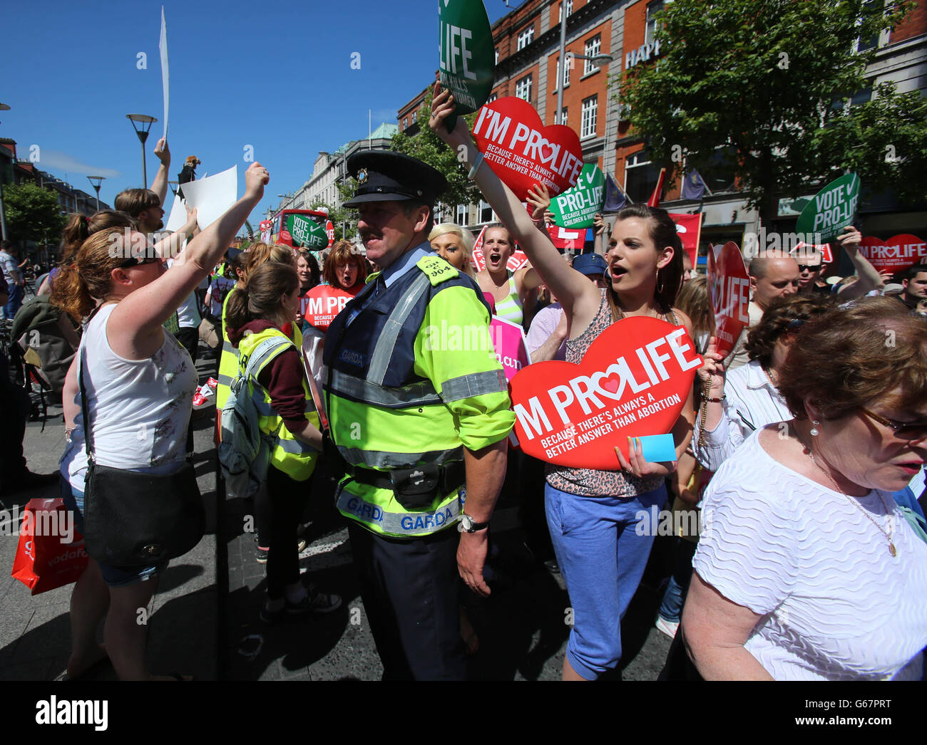 Pro Life and Pro Choice protestors on O'Connell Street, Dublin, ahead of next weeks Abortion Legislation vote in Leinster House. Stock Photo